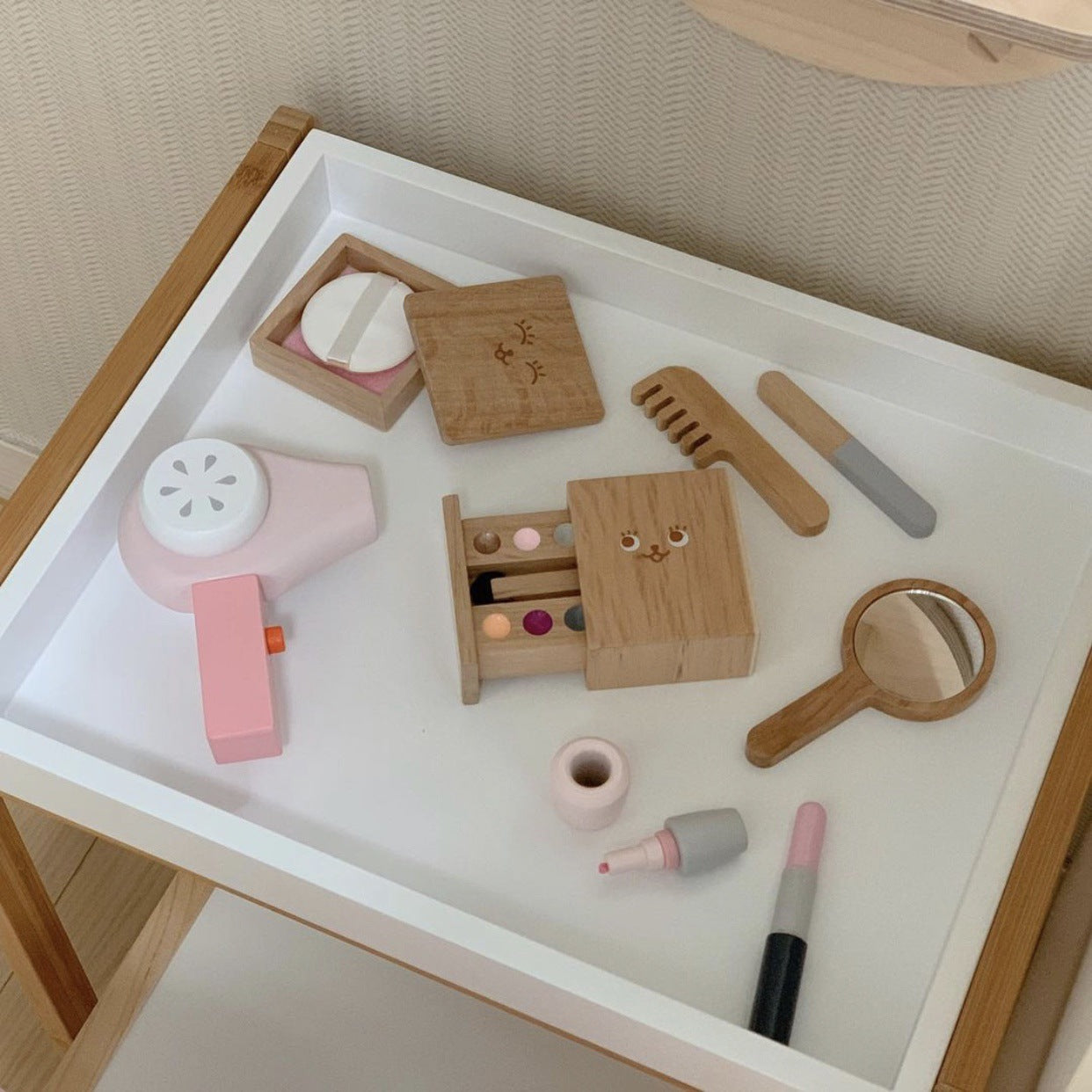 Fashion Wooden Portable Cosmetics Toy Set